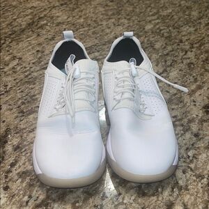 Clove White shoes for Nursing